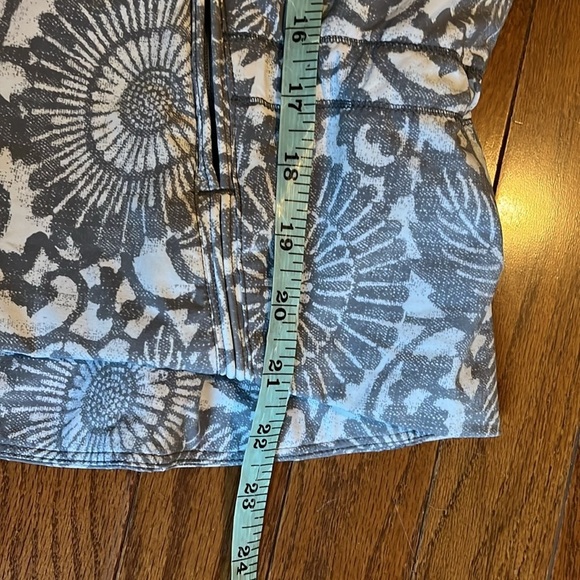 Lululemon | Travel To Track Jacket Beachy Floral White Fossil Athleisure Size 4 - Picture 16 of 16